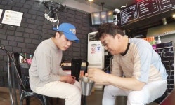 ‘골목식당’ 백종원, 둔촌동 카레집 의미심장한 미소