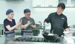 ‘골목식당’ 백종원, 둔촌동 카레집 의미심장한 미소