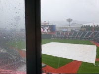 팬심과 유리된 인기구단, 롯데를 흔드는 건 언론인가