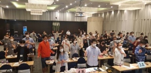 기존 틀 벗어나 남들 가지 않는 새 길 찾아야