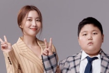 “자폐 장애 아이를 위해” 아들과 화보 찍은 오윤아