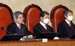 [속보] 대법, 선거법위반 무죄 취지 파기환송…이재명은 살았다