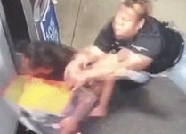 도둑 때려잡아 해고된 마트 여직원, UFC 취직했다 [영상]