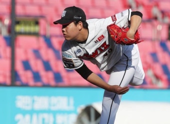 KT 소형준, 프로야구 37년 만에 월간 MVP 신인