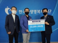 장성철 대표, 아이돌 의상 및 CD 기부