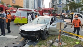 사고 내고 과속 도주하던 포르쉐… ‘7중 추돌’ 후 전복