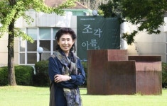 [인터뷰]모란미술관 이연수 관장 “자연이 더 아름답다는 걸 조각이 가르쳐줘”