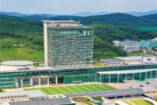 용인시청 입구 ‘열 체크’ 하던 희망일자리 20대 확진
