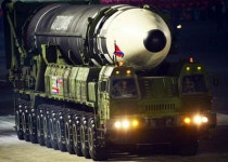 북한 열병식에서 공개된 신형 ICBM…미국 ‘실망’