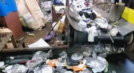 “이렇게 일하는 게 분해” 악취를 헤집는 선별장 사람들 [이슈&탐사]