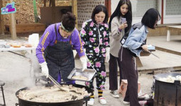 ‘케이밥스타’ 여자친구, 한우곱창 100인분 순삭 먹방