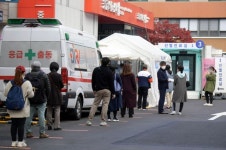 다시 시작된 선별진료소 긴 줄