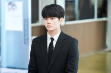 ‘경우의 수’, 장례식장에 모인 십년지기들의 우정