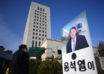 윤석열 직무 배제, 검찰 반발 확산