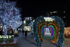[포토] 신길역이 화사해졌어요