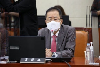 홍준표 “尹 총장 징계보다 秋 장관 해임이 더 정답”