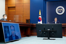 靑 “모더나 백신 2000만 명분 추가 확보”