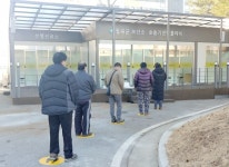 칠곡군 선별진료소에 방호복이 사라졌다