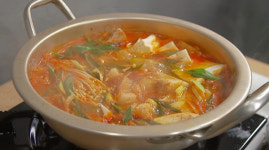 ‘골목식당’ 백종원, 고기 뱉어낸 ‘김치찜짜글이집’