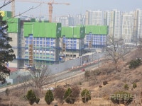 [단독] ‘발등에 불’ 김경만 의원실, 부동산에 “빨리 팔 수 없겠냐”