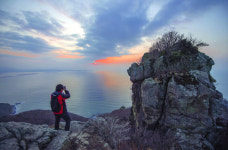 아픈 역사 품고 세상 소용돌이에 휘말린 애틋한 보물섬