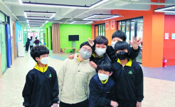 뒤뜰에 벤치 놨을 뿐인데… 애들이 보여준 놀라운 변화