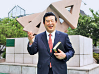 “광야에서 40년간 훈련받은 모세처럼 하나님 나라 위해 헌신”