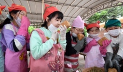 도심 속 학생들 첫 장 담그기 체험