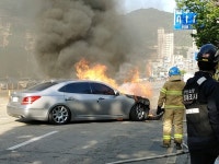 부산 사상구 광장로 달리던 에쿠스 화재…인명피해 없어