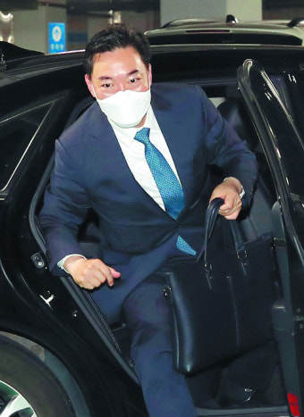 [포토] “검찰총장 청문회 준비하러 왔습니다”
