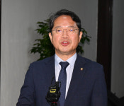 박지원 “용혜인 장관 후보자 의원직 유지, 기본소득당 특성 이해해야”
