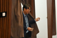 [속보]검찰, ‘주식 차명거래 의혹’ 이춘석 의원 불구속 기소