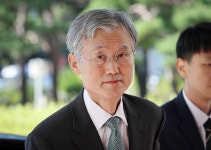 “조희대, 기존 추천 대법관 재제청하라” 압박나선 與