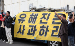 “유해진 사과하라” 자택 앞 집회까지…‘암살자(들)’ 후폭풍 계속