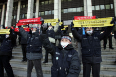 “생활임금 보장하라”