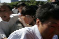 이병순, 청경 호위속에 KBS 입성