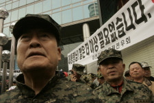 전시상황 같은 보도 vs 긴박한 정세 반영해야