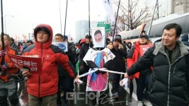 청와대 200m 앞 촛불, 박근혜 간담이 서늘할 것