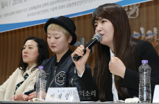 변호사석왕기서해택법률사무소 | 이윤택 성폭력 피해자들, 고소 취하 압박 지속적으로 받았다