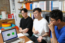 중앙일보가 저격한 디자이너들 기사가 재밌던데요