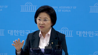 이진숙 방송통신위원회 위원장, 열정적으로 현안 대응.. 국회에서 물 마시며 업무에 최선- 눈길
