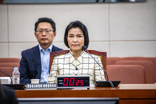 이진숙, KBS 뉴스 세월호 리본 삭제에도 대답 못했다   