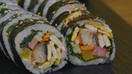 계엄에 묻혔던 다큐 김밥의 천국, 케데헌 열풍에 넷플릭스 진출