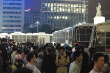 귀 막은 정부, 길 막은 전경