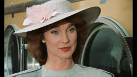 ‘깔끔한 정체성’이라는 판타지를 세탁하는 곳