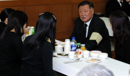 정몽구 회장, 故 정세영 회장 빈소 찾아