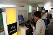 한국MS,2층버스로 미디어센터2005 PC 홍보