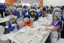 삼성전자, 설 맞이 사랑의 만두 빚기