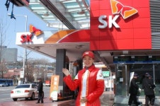 SK, 행복날개 거리 곳곳에 뜬다