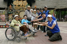 에버랜드, 1팀1가정 효도봉사활동